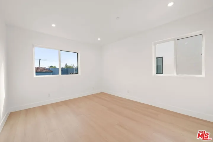 913 N Hobart Boulevard 2, Los Angeles, California 90029