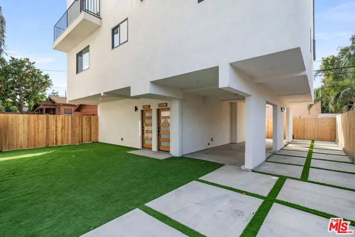913 N Hobart Boulevard 2, Los Angeles, California 90029