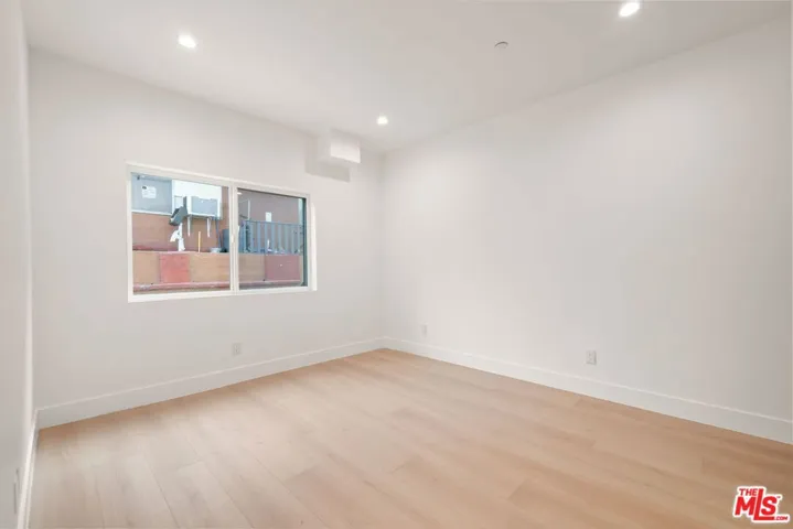 913 N Hobart Boulevard 2, Los Angeles, California 90029