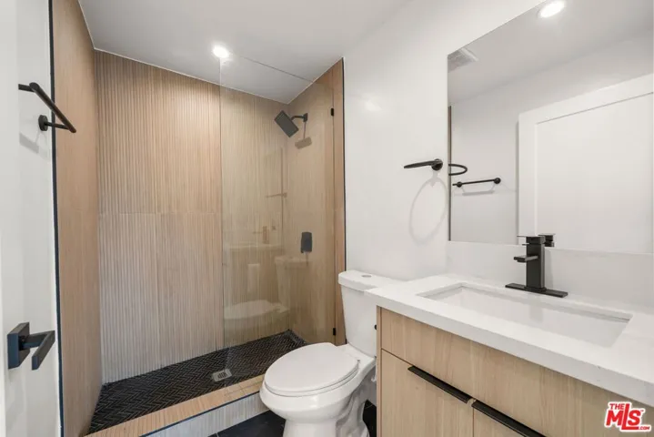 913 N Hobart Boulevard 2, Los Angeles, California 90029