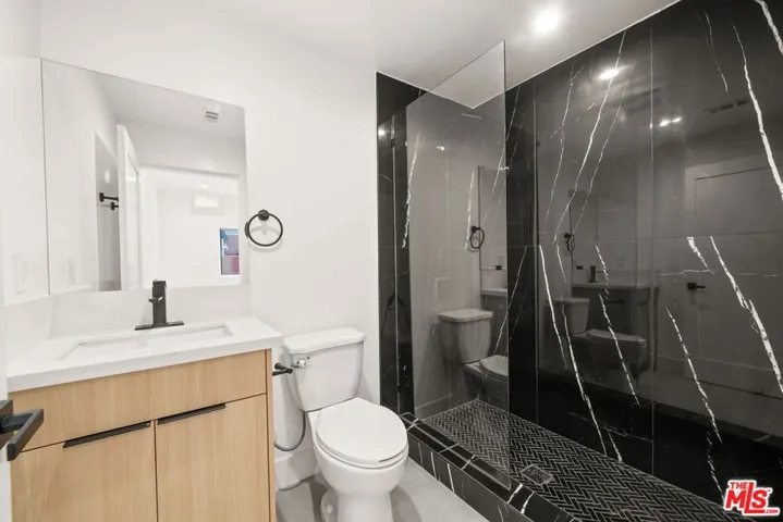 913 N Hobart Boulevard 2, Los Angeles, California 90029
