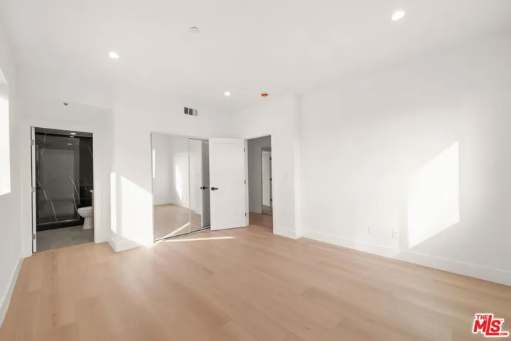 913 N Hobart Boulevard 2, Los Angeles, California 90029