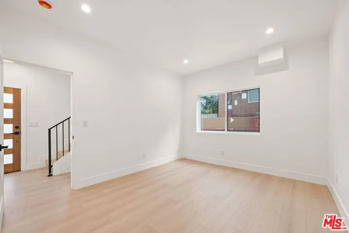913 N Hobart Boulevard 2, Los Angeles, California 90029
