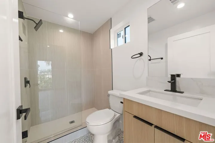 913 N Hobart Boulevard 2, Los Angeles, California 90029