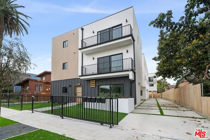 913 N Hobart Boulevard 2, Los Angeles, California 90029