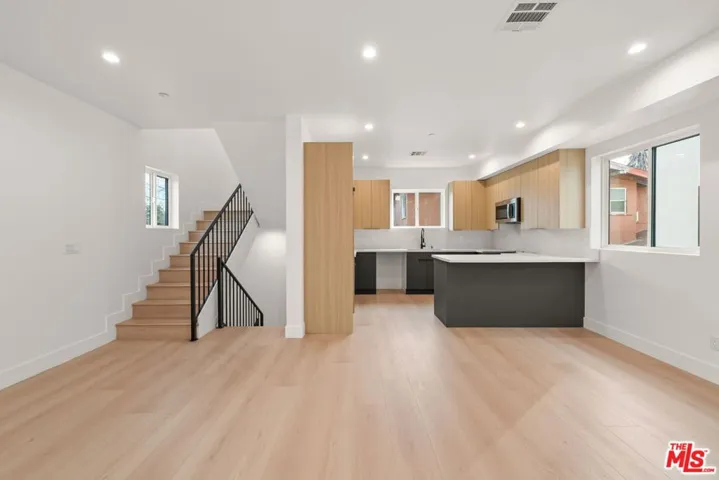 913 N Hobart Boulevard 2, Los Angeles, California 90029