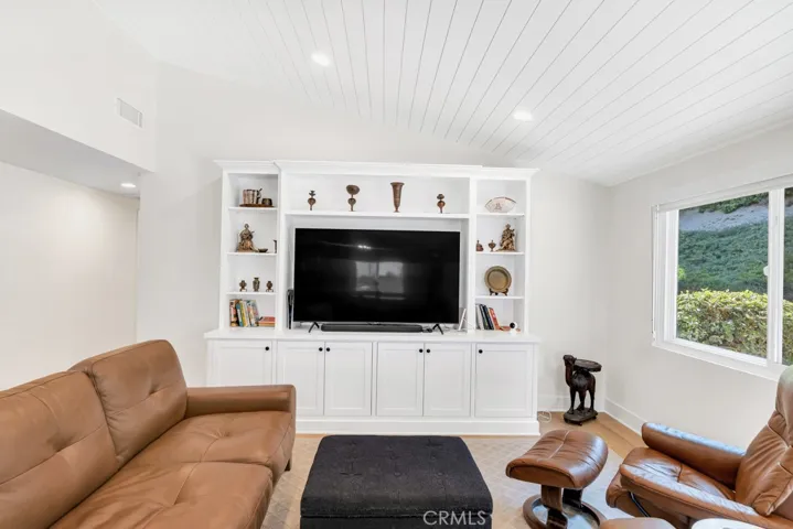 20509 Rhoda, Woodland Hills, California 91367