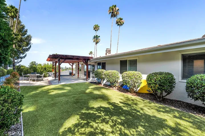 20509 Rhoda, Woodland Hills, California 91367