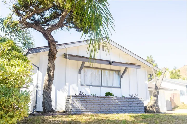 12201 Claretta Street, Sylmar, California 91342