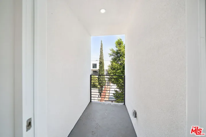 6336 Beck Avenue 2, North Hollywood, California 91606