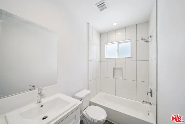 6336 Beck Avenue 2, North Hollywood, California 91606