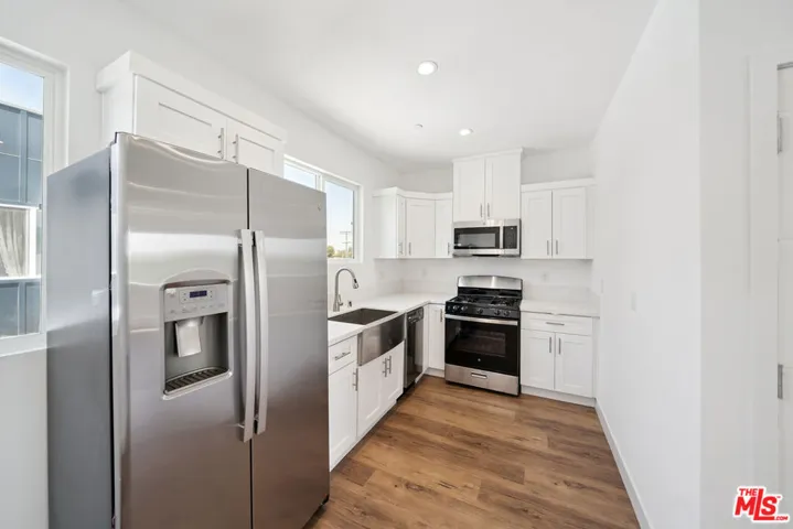 6336 Beck Avenue 2, North Hollywood, California 91606
