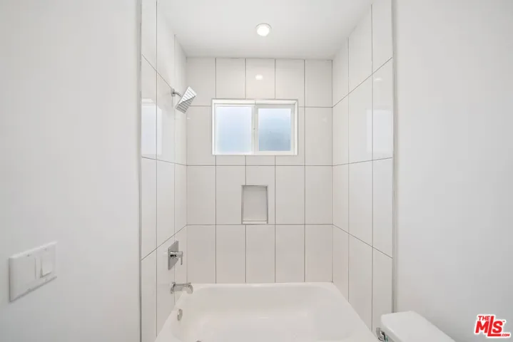 6336 Beck Avenue 2, North Hollywood, California 91606
