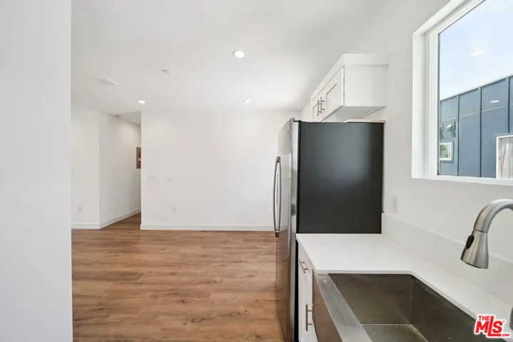 6336 Beck Avenue 2, North Hollywood, California 91606