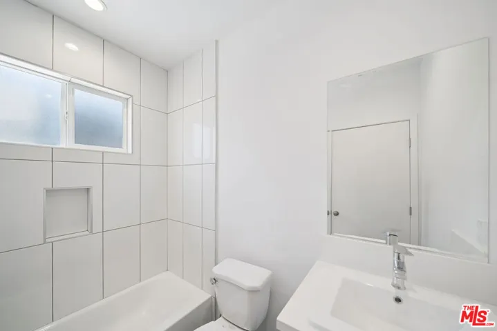6336 Beck Avenue 2, North Hollywood, California 91606