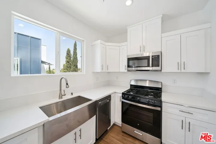 6336 Beck Avenue 2, North Hollywood, California 91606