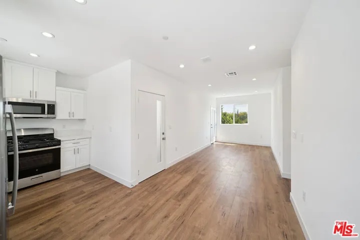 6336 Beck Avenue 2, North Hollywood, California 91606