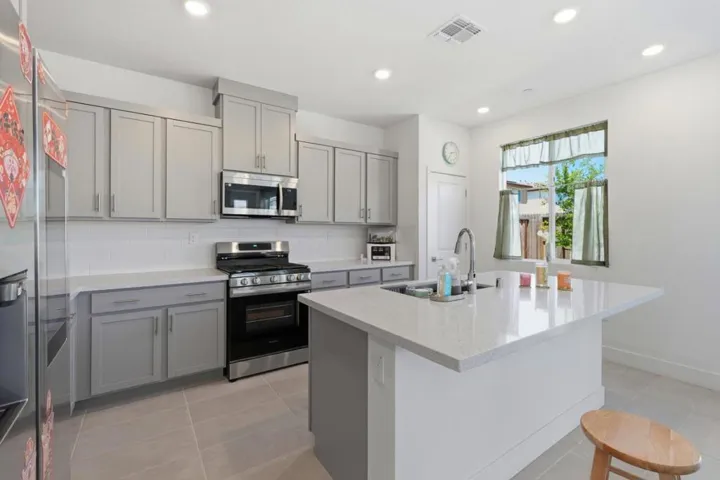 2116 Willa Grace Avenue, Manteca, California 95337
