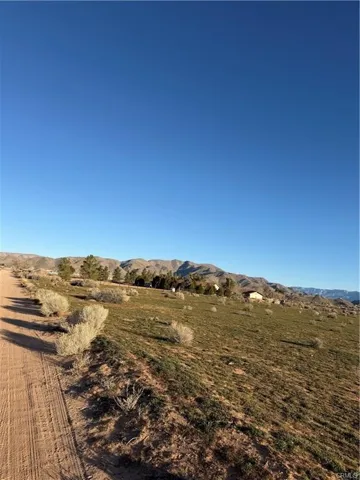 2 Zuni, Apple Valley, California 92307