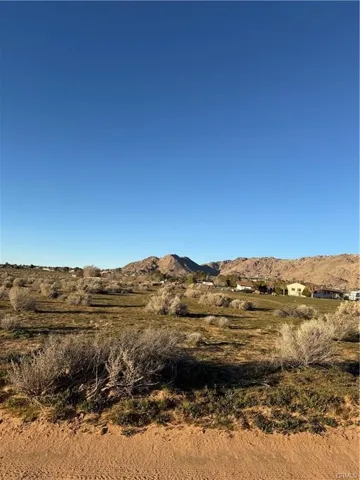2 Zuni, Apple Valley, California 92307