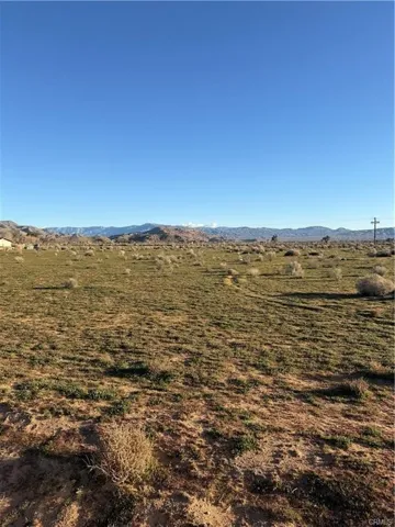 2 Zuni, Apple Valley, California 92307