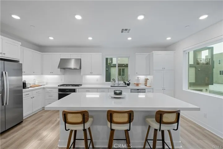 26799 Keystone Loop, Valencia, California 91381