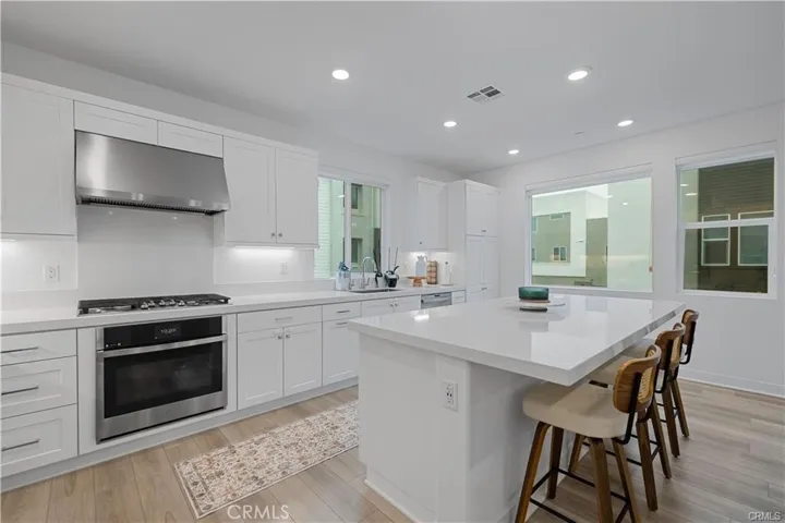 26799 Keystone Loop, Valencia, California 91381