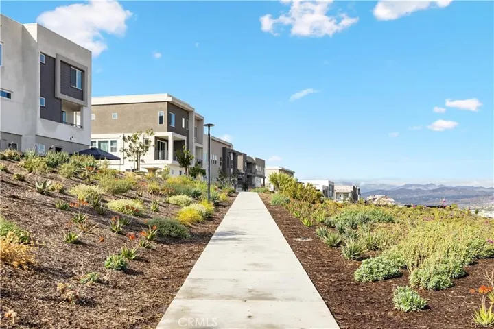 26799 Keystone Loop, Valencia, California 91381