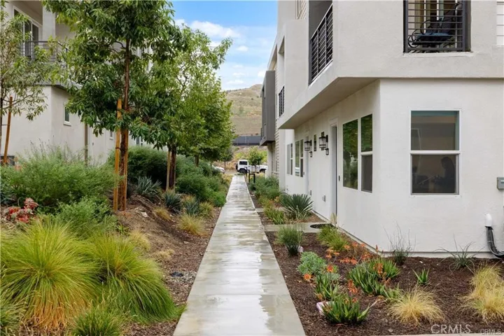 26799 Keystone Loop, Valencia, California 91381