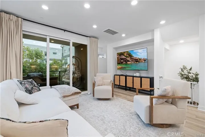 26799 Keystone Loop, Valencia, California 91381
