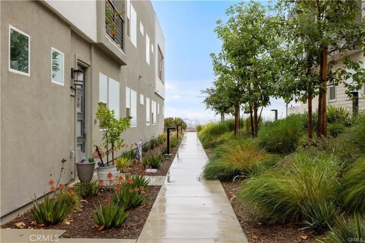 26799 Keystone Loop, Valencia, California 91381