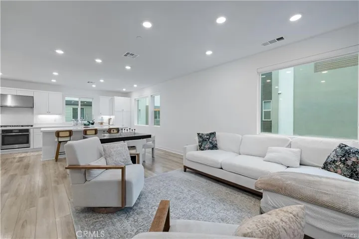 26799 Keystone Loop, Valencia, California 91381