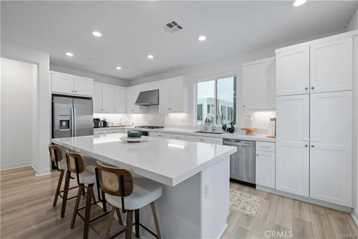 26799 Keystone Loop, Valencia, California 91381