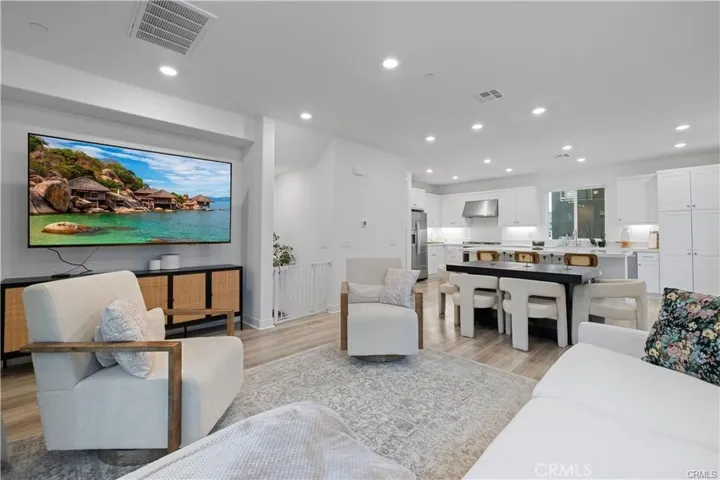 26799 Keystone Loop, Valencia, California 91381