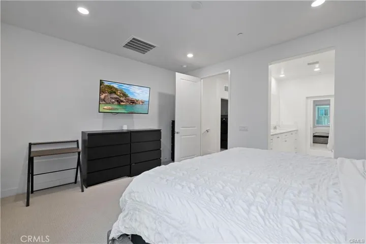 26799 Keystone Loop, Valencia, California 91381