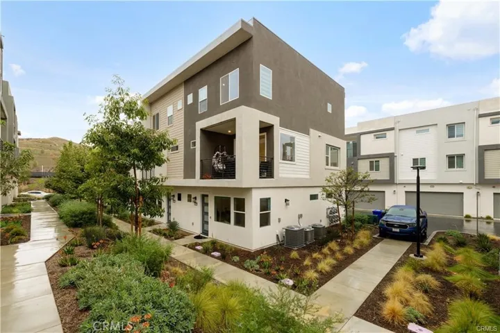26799 Keystone Loop, Valencia, California 91381