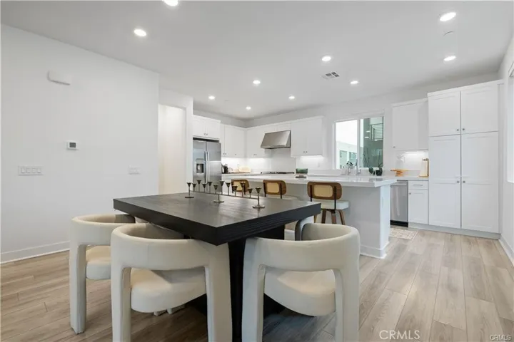 26799 Keystone Loop, Valencia, California 91381