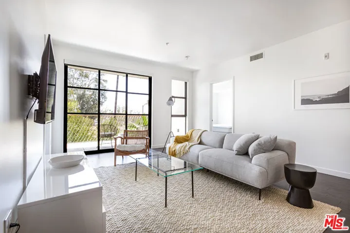 5800 Harold Way 413, Los Angeles, California 90028