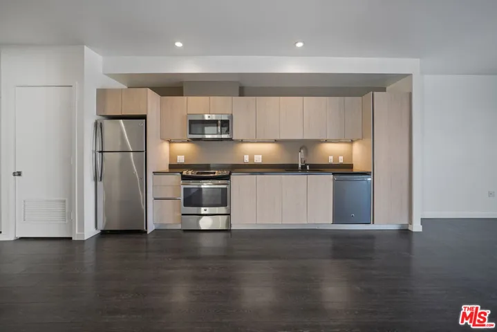 5800 Harold Way 413, Los Angeles, California 90028