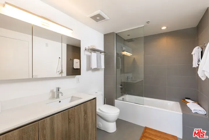 5800 Harold Way 413, Los Angeles, California 90028