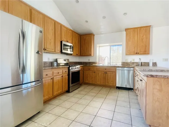 37763 52nd E, Palmdale, California 93552