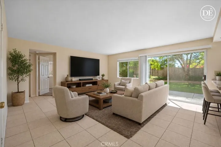 Family room
