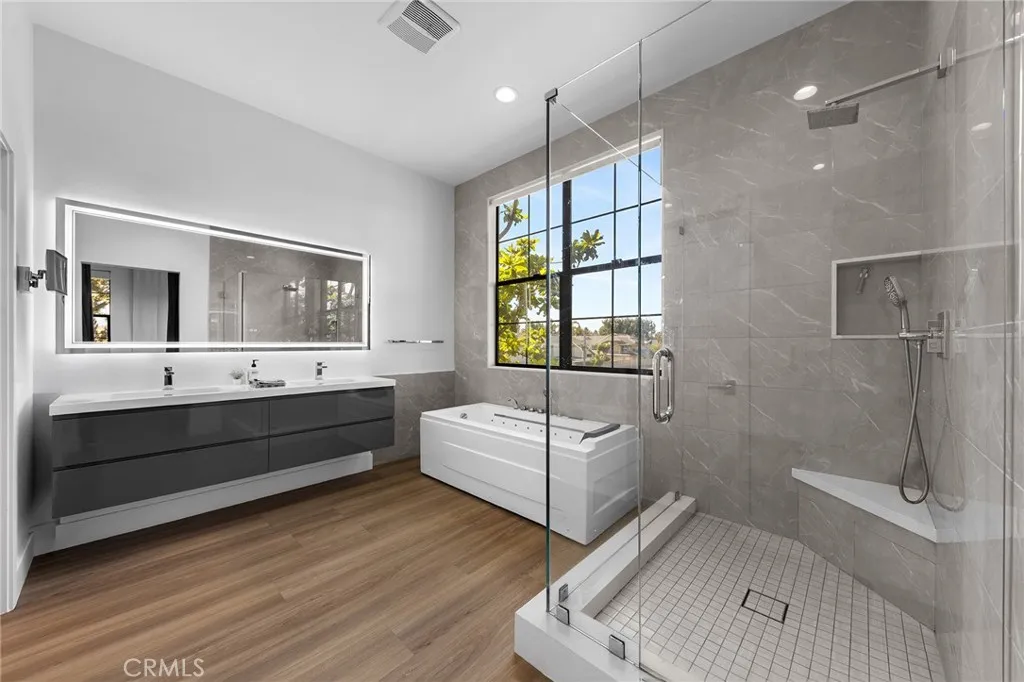 Bath #2 (primary)