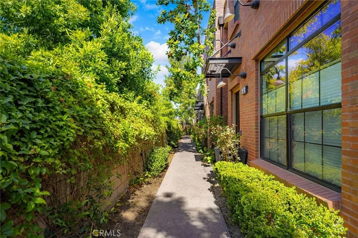 551 W Maple Ave, Orange, California 92868