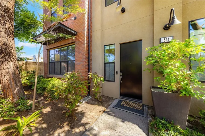 551 W Maple Ave, Orange, California 92868