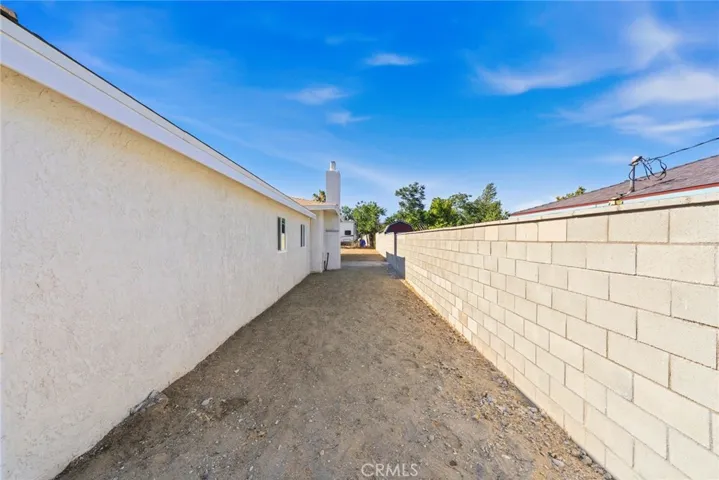 19512 Jurupa, Bloomington, California 92316