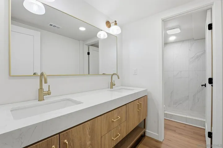 5067 Alumni Pl #b B, San Diego, California 92107