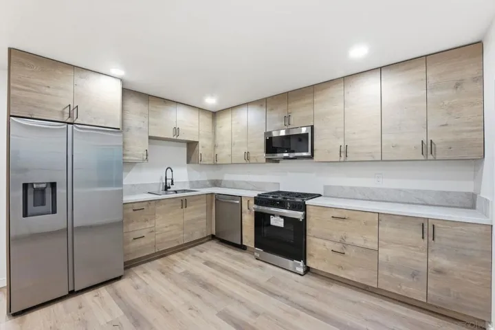5067 Alumni Pl #b B, San Diego, California 92107