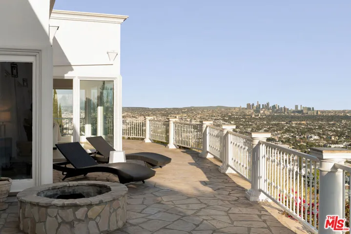 8527 Hedges Way, Los Angeles, California 90069