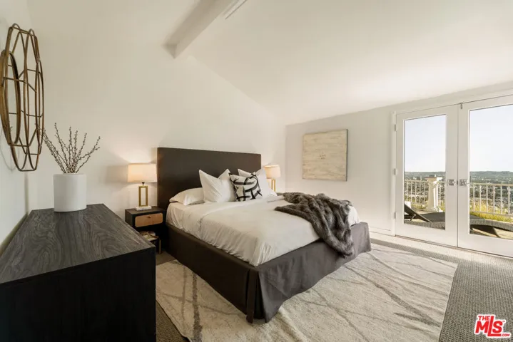 8527 Hedges Way, Los Angeles, California 90069